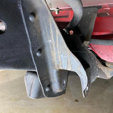 Load image into Gallery viewer, Chevy 1999-2007 Full Size Leaf Spring Boxes