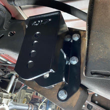 Load image into Gallery viewer, Chevy 1999-2007 Full Size Leaf Spring Boxes